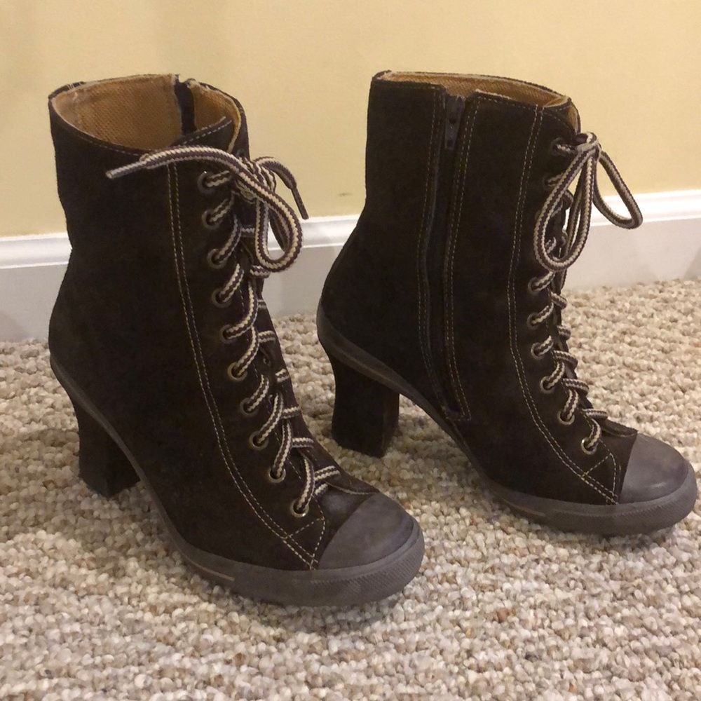 Brown suede boot
